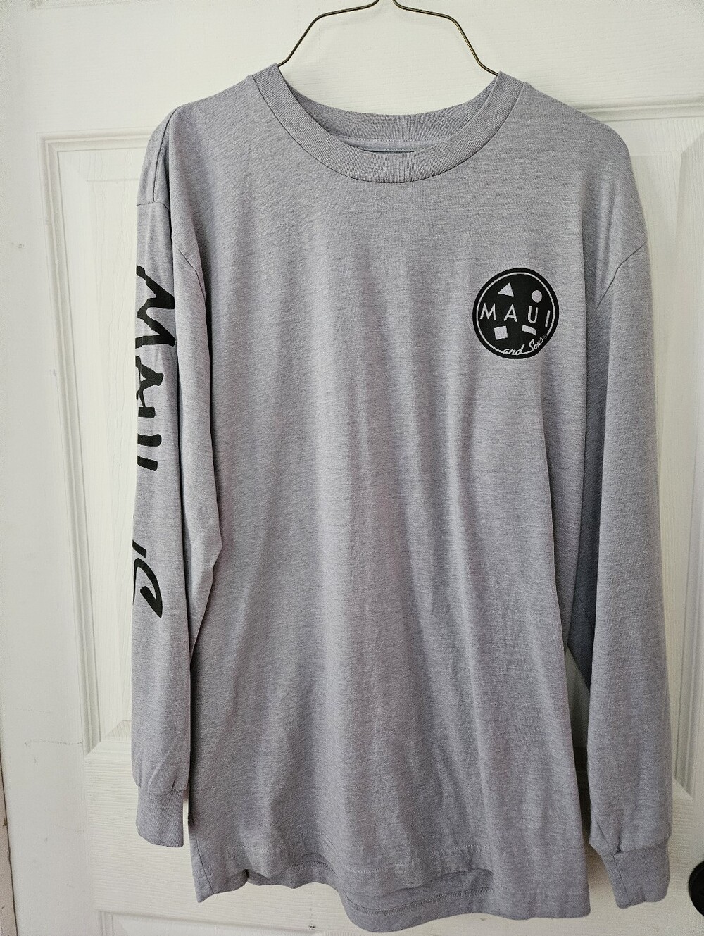 Maui and Sons Light Gray Long-Sleeve Graphic Crewneck